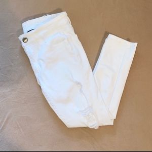 American Eagle White distressed capris